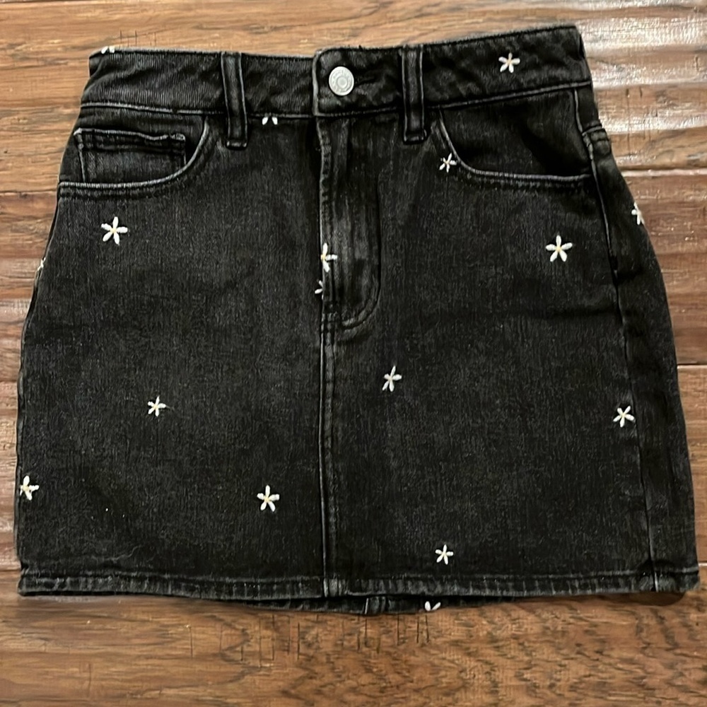 Pacsun  Black Denim Mini Skirt with White Flowers Size 23